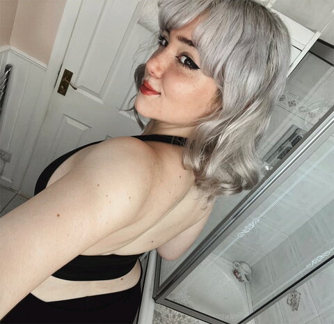 kvwviiju nude photo 12