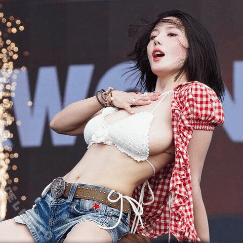 Kwon Eun-bi nude photo 2