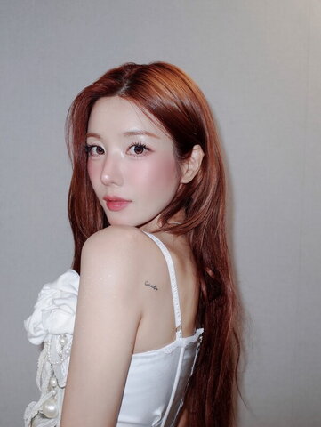 Kwon Eunbi nude photo 81