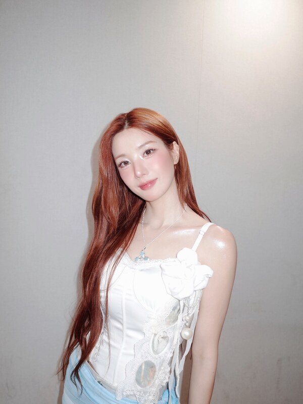 Kwon Eunbi nude photo 3