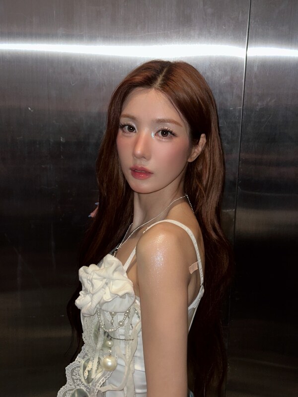 Kwon Eunbi nude photo 10