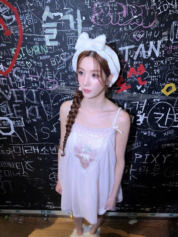 Kwon Eunbi nude photo 22