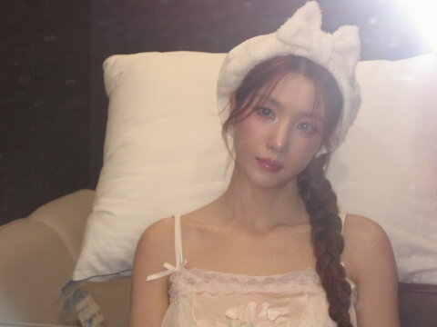 Kwon Eunbi nude photo 17