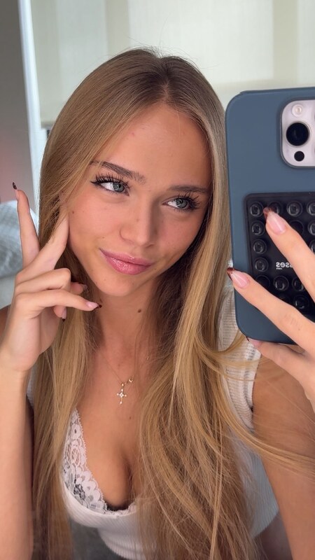 Kyla Dodds nude photo 7
