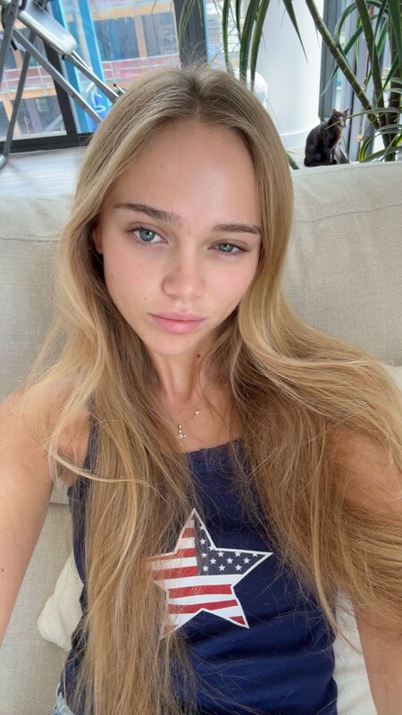 Kyla Dodds nude photo 8