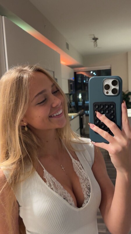 Kyla Dodds nude photo 14