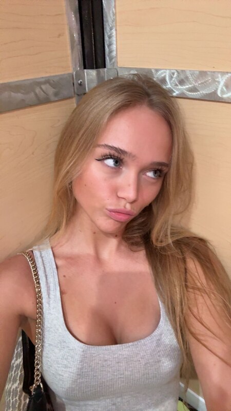 Kyla Dodds nude photo 19