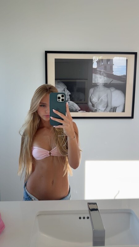 Kyla Dodds nude photo 4