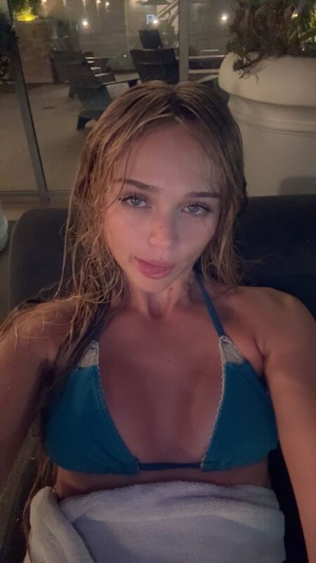Kyla Dodds nude photo 7