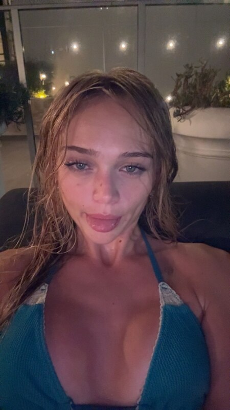 Kyla Dodds nude photo 8