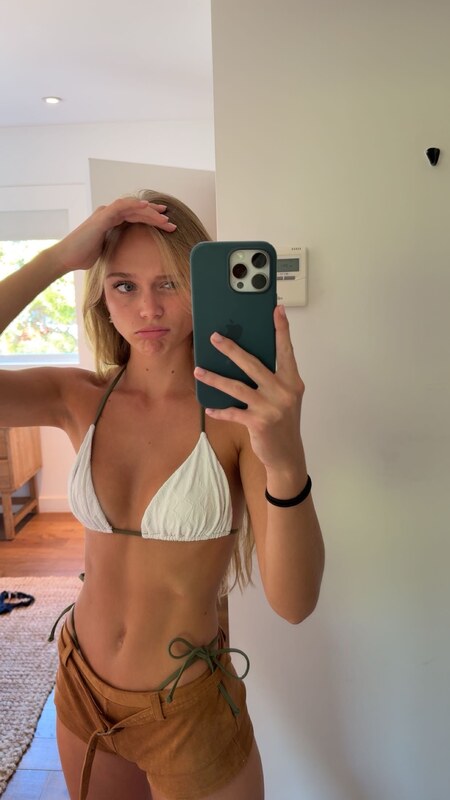 Kyla Dodds nude photo 11