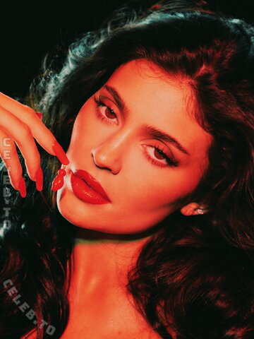 Kylie Jenner nude photo 24