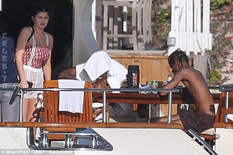 Kylie Jenner nude photo 25