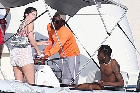 Kylie Jenner nude photo 23