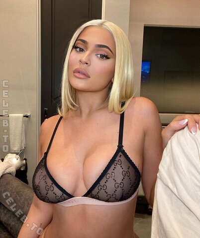 Kylie Jenner nude