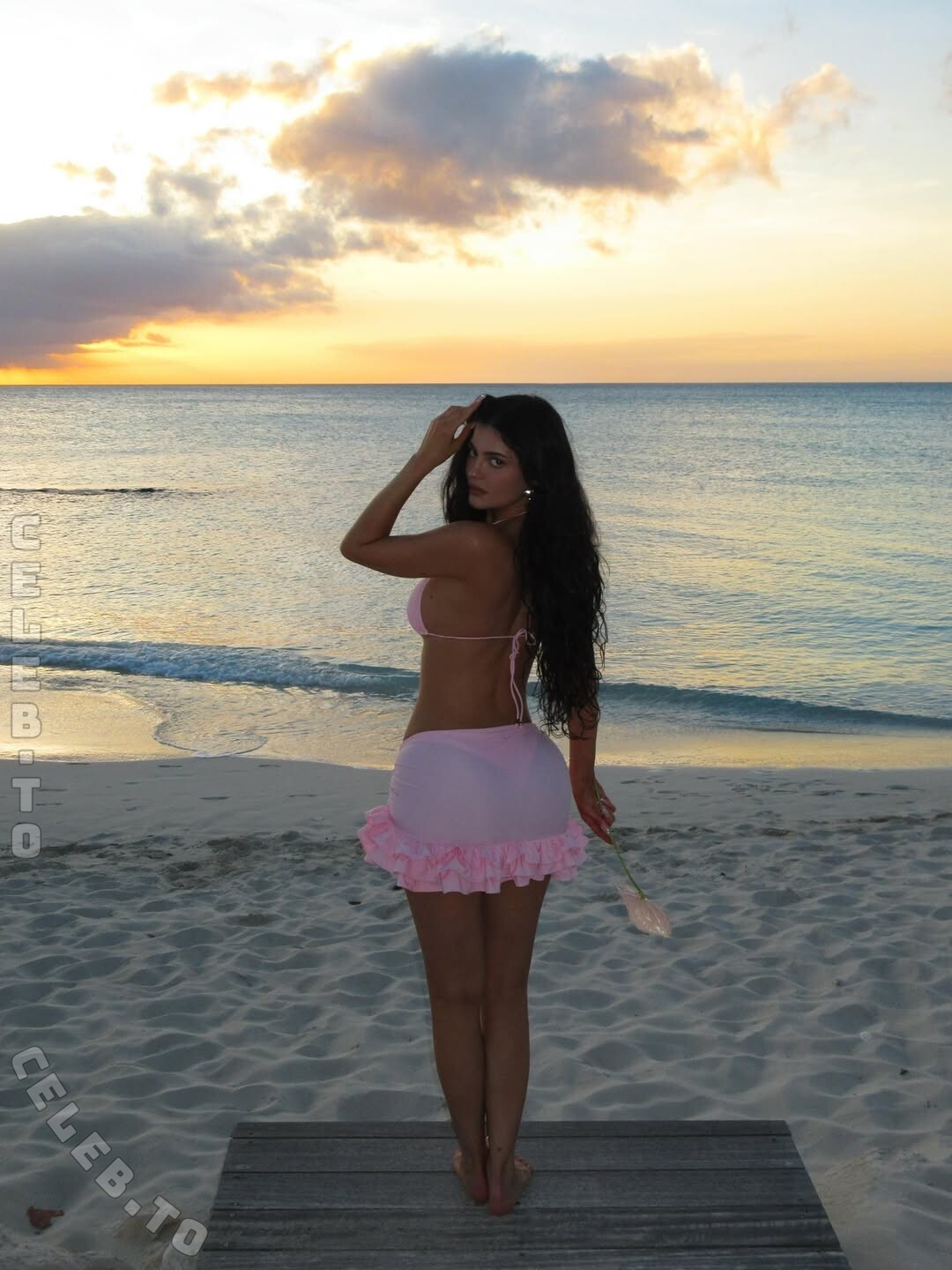 Kylie Jenner nude photo 7