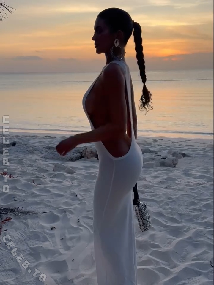 Kylie Jenner nude photo 7