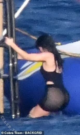 Kylie Jenner nude photo 2