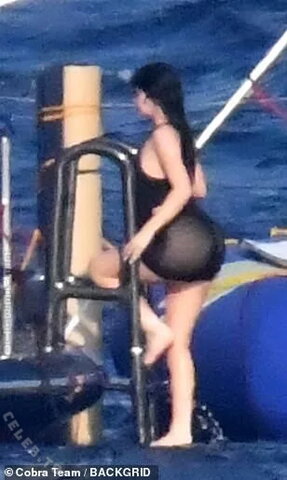 Kylie Jenner nude photo 8