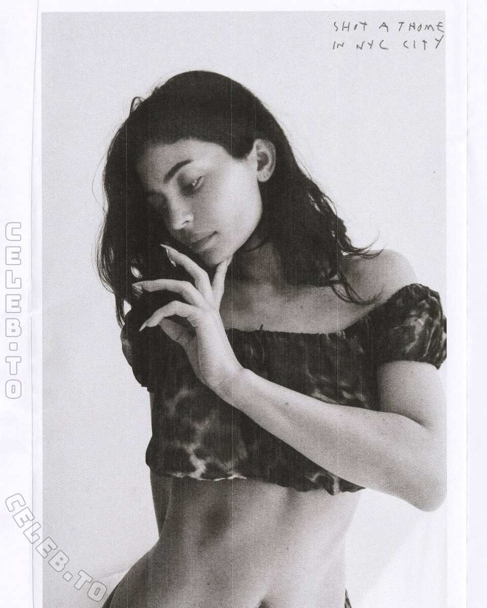 Kylie Jenner nude photo 5