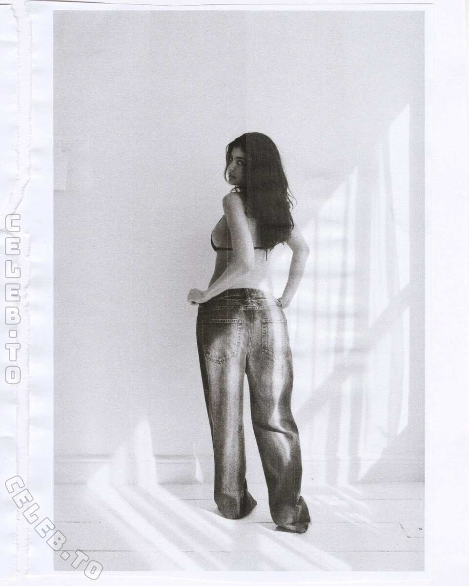 Kylie Jenner nude photo 9