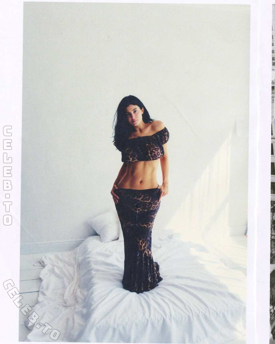 Kylie Jenner nude photo 11