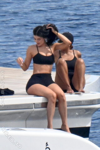 Kylie Jenner nude photo 61