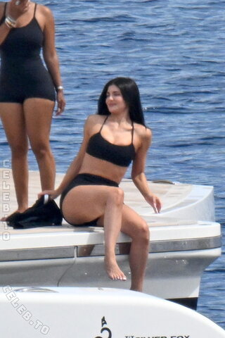 Kylie Jenner nude photo 60