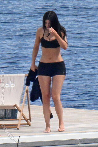 Kylie Jenner nude photo 59
