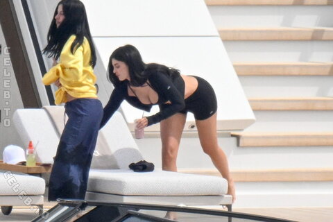 Kylie Jenner nude photo 57