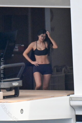 Kylie Jenner nude photo 48