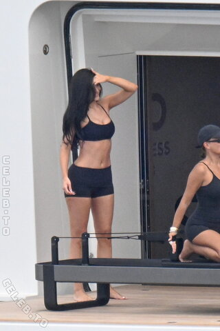 Kylie Jenner nude photo 45