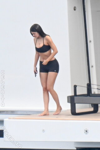 Kylie Jenner nude photo 44