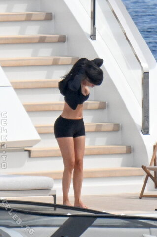 Kylie Jenner nude photo 41