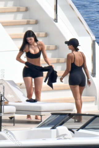 Kylie Jenner nude photo 37