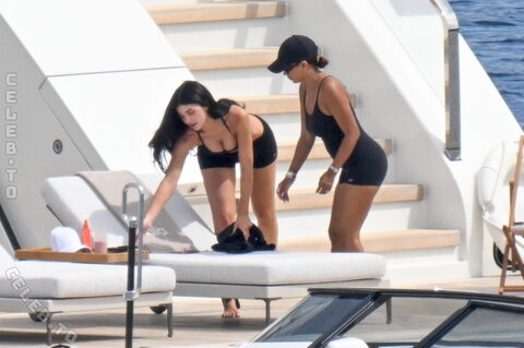 Kylie Jenner nude photo 36