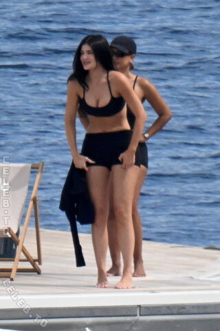 Kylie Jenner nude photo 35