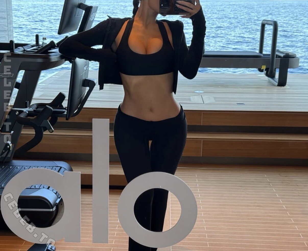 Kylie Jenner nude photo 5