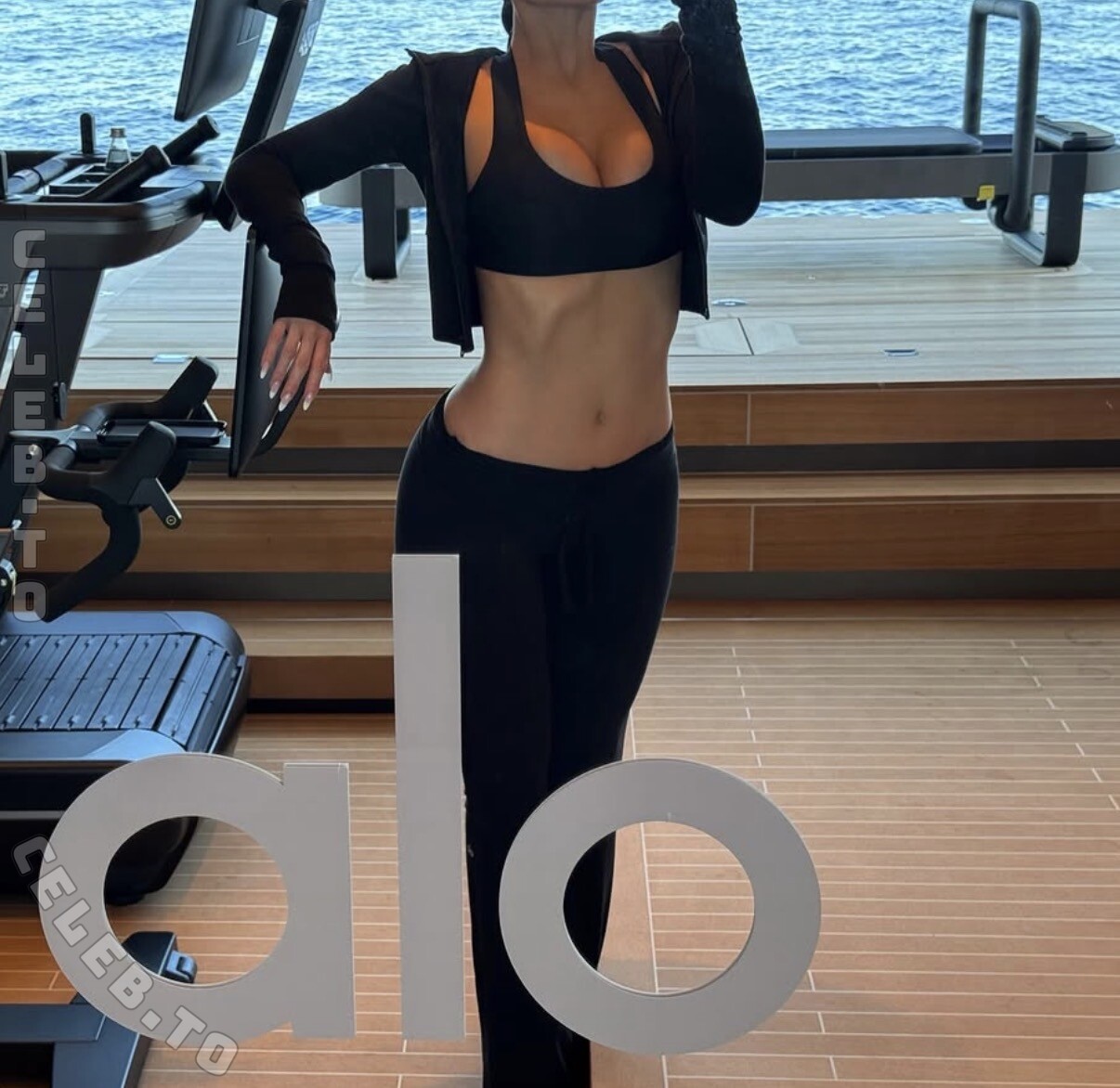 Kylie Jenner nude photo 6