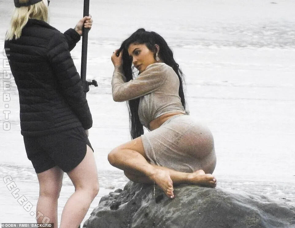 Kylie Jenner nude photo 3