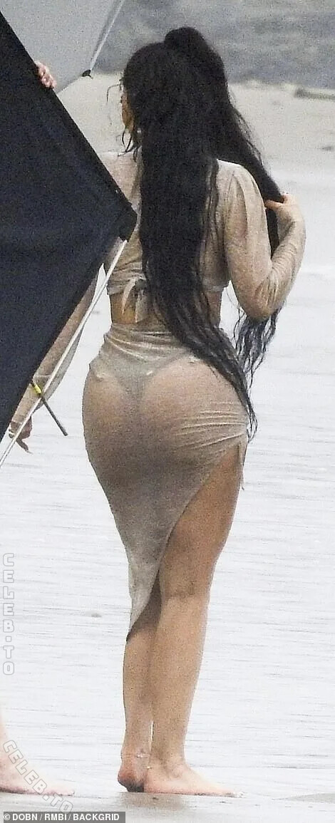 Kylie Jenner nude photo 9