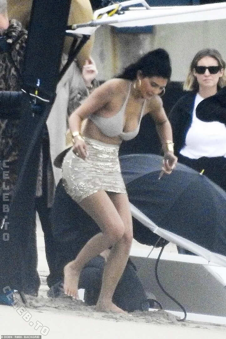 Kylie Jenner nude photo 12