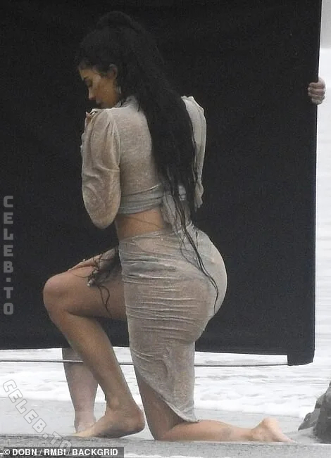 Kylie Jenner nude photo 13