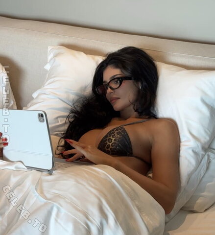 Kylie Jenner nude photo 22
