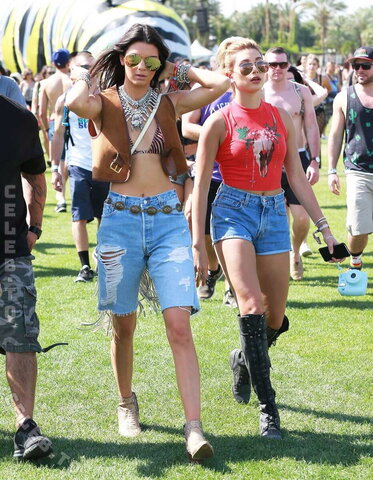 Kylie Jenner nude photo 16
