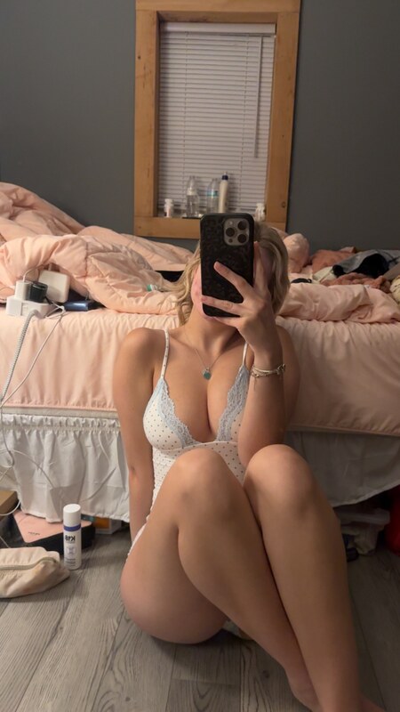Kyliestover nude photo 15