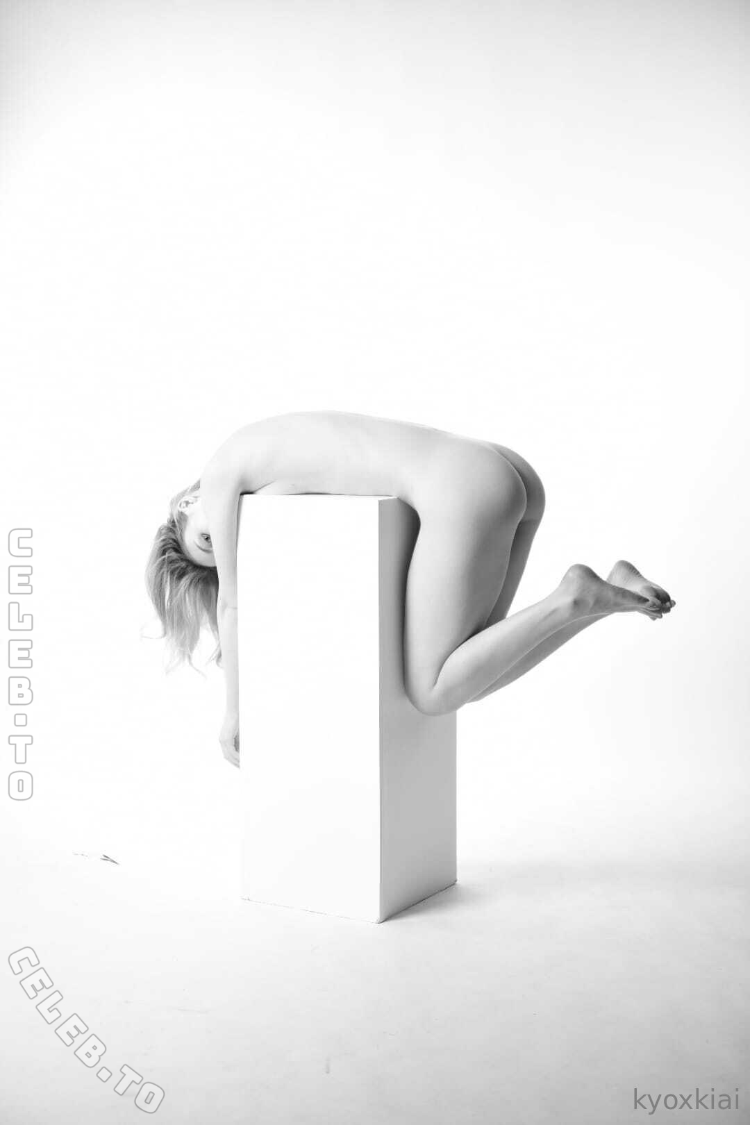 Kyoxkiai nude photo 7