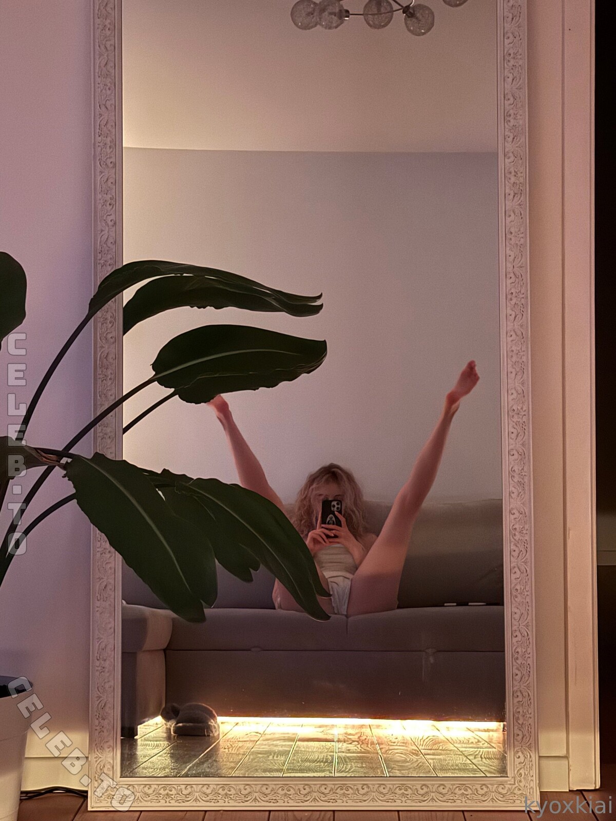 Kyoxkiai nude photo 6