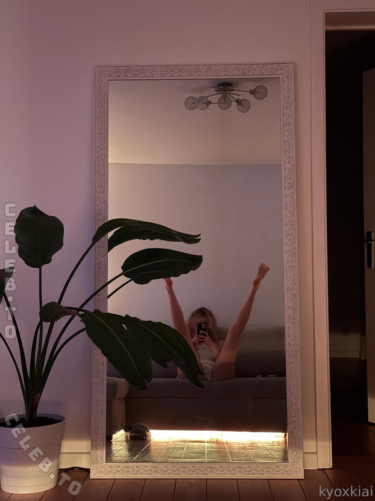 Kyoxkiai nude photo 9