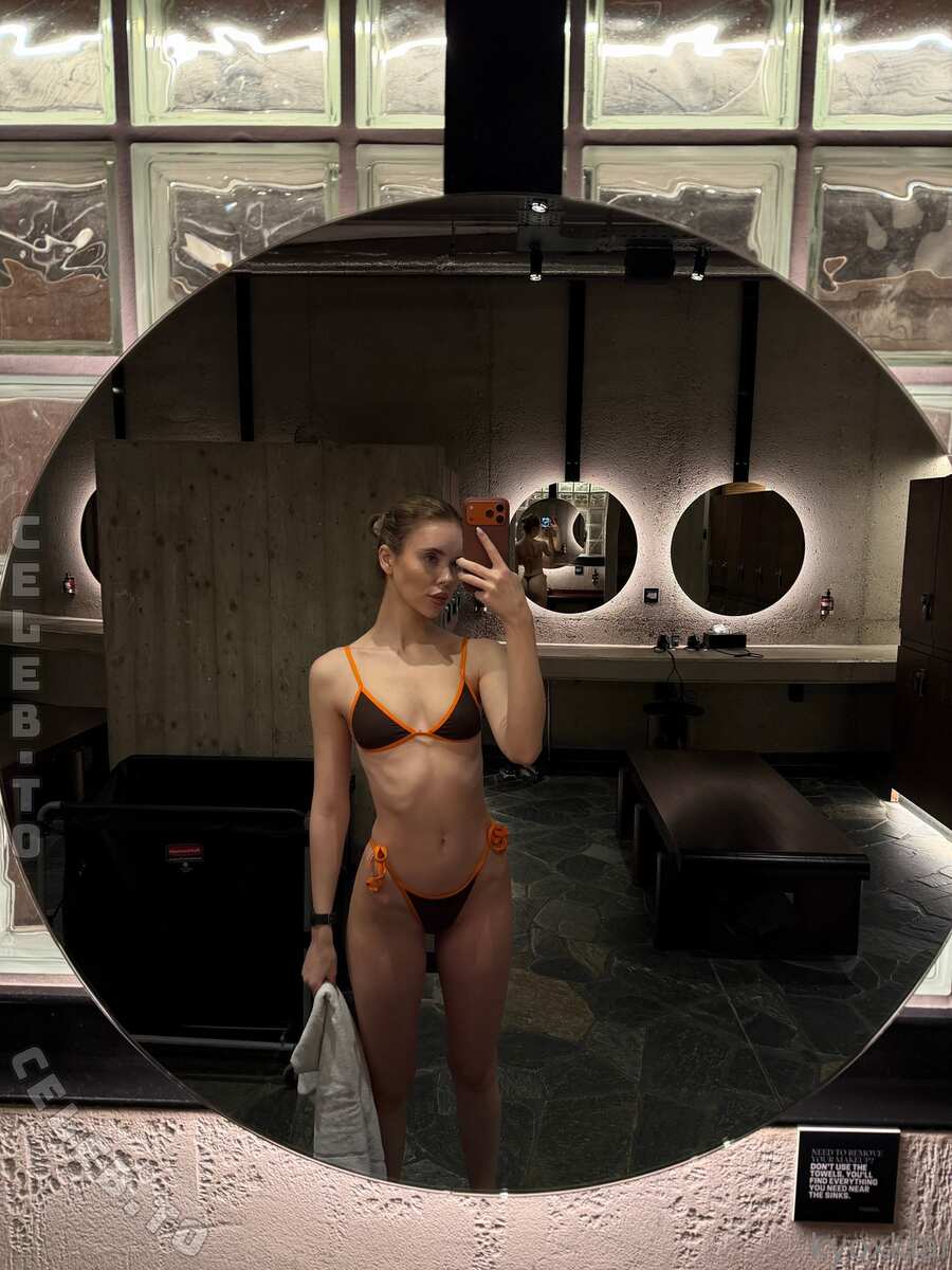 Kyoxkiai nude photo 3
